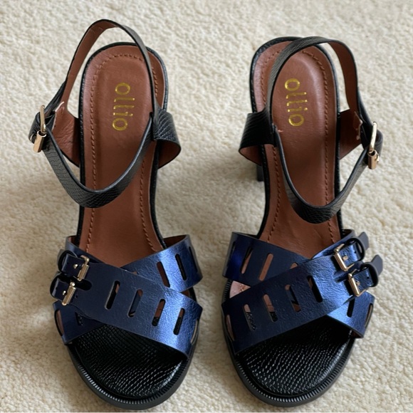 Blue Metallic Block Heel Sandal Size 6 Adjustable Buckles - Picture 3 of 5